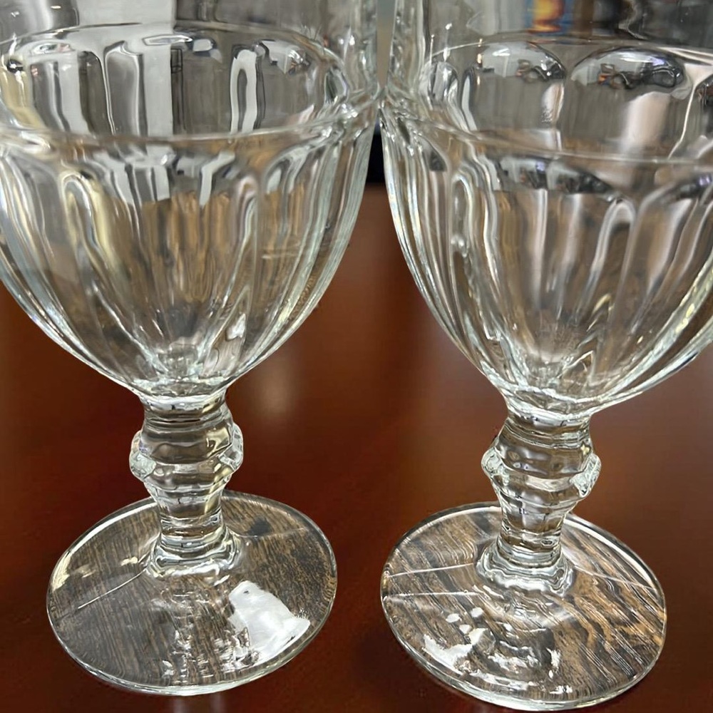 Elegant Vintage Clear Glass Goblets – Set of 2 Ribbed Design, Footed Stemware - Picture 2 of 3